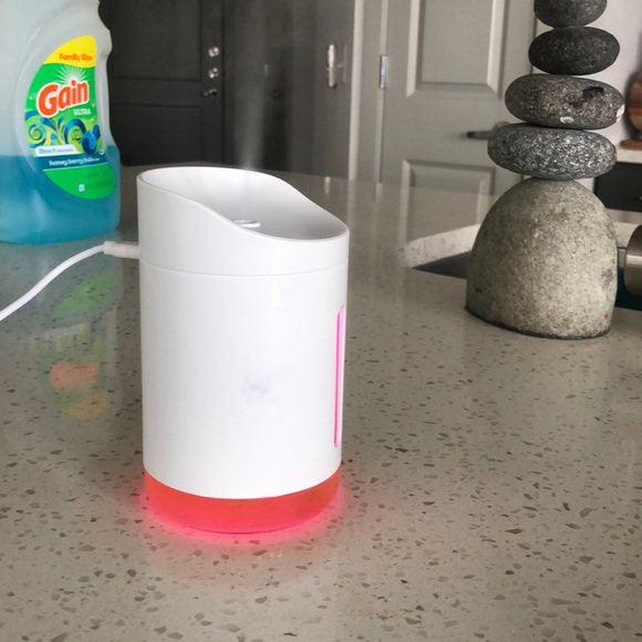 A humidifier - Picture 2 of 3